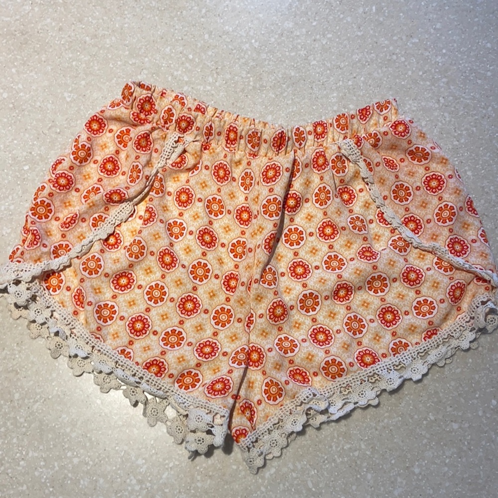 Francesca’s floral print flowy shorts